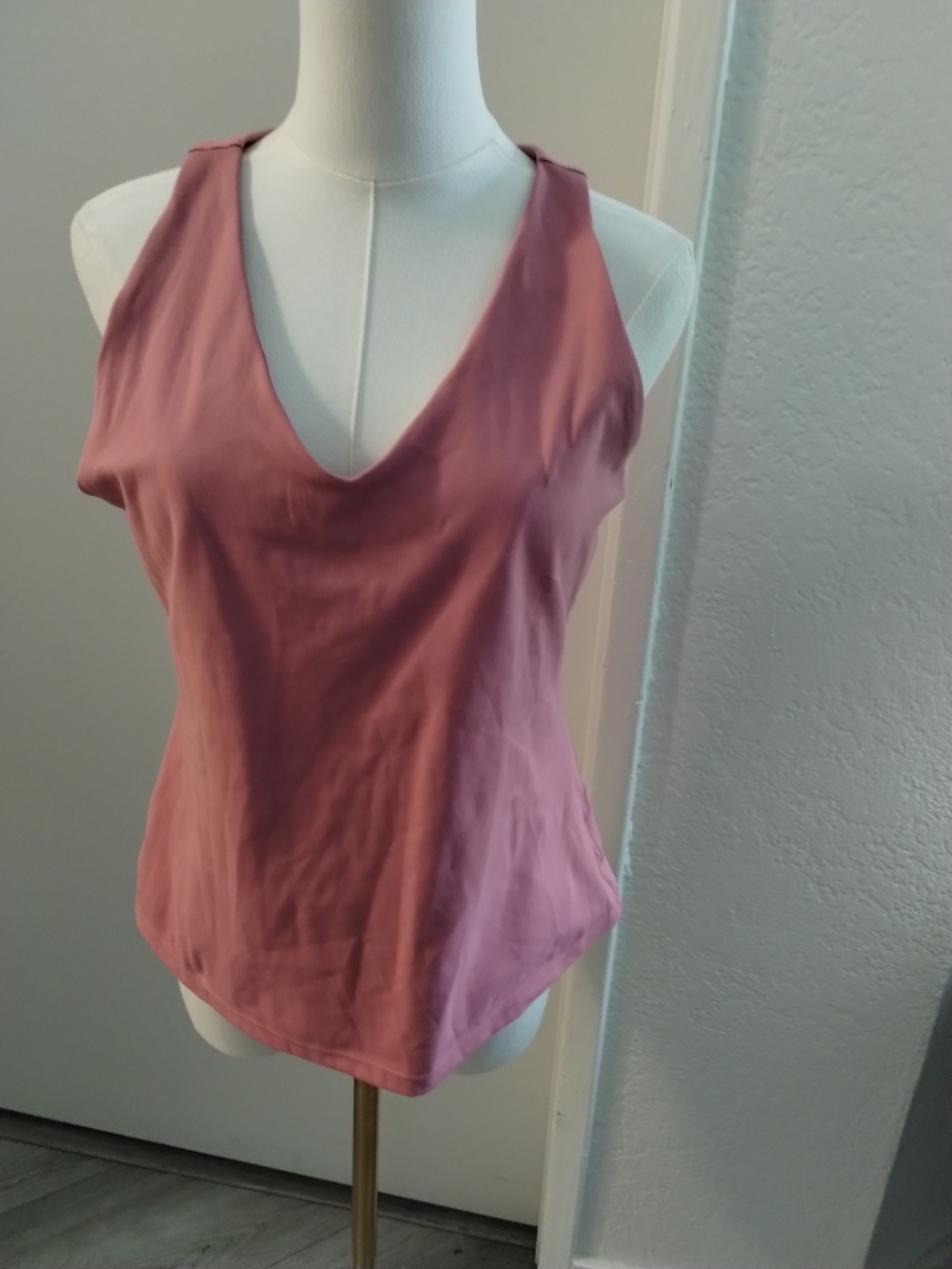 Gap Fit Women's V-Neck Sleeveless Tank Top - Dusty Rose